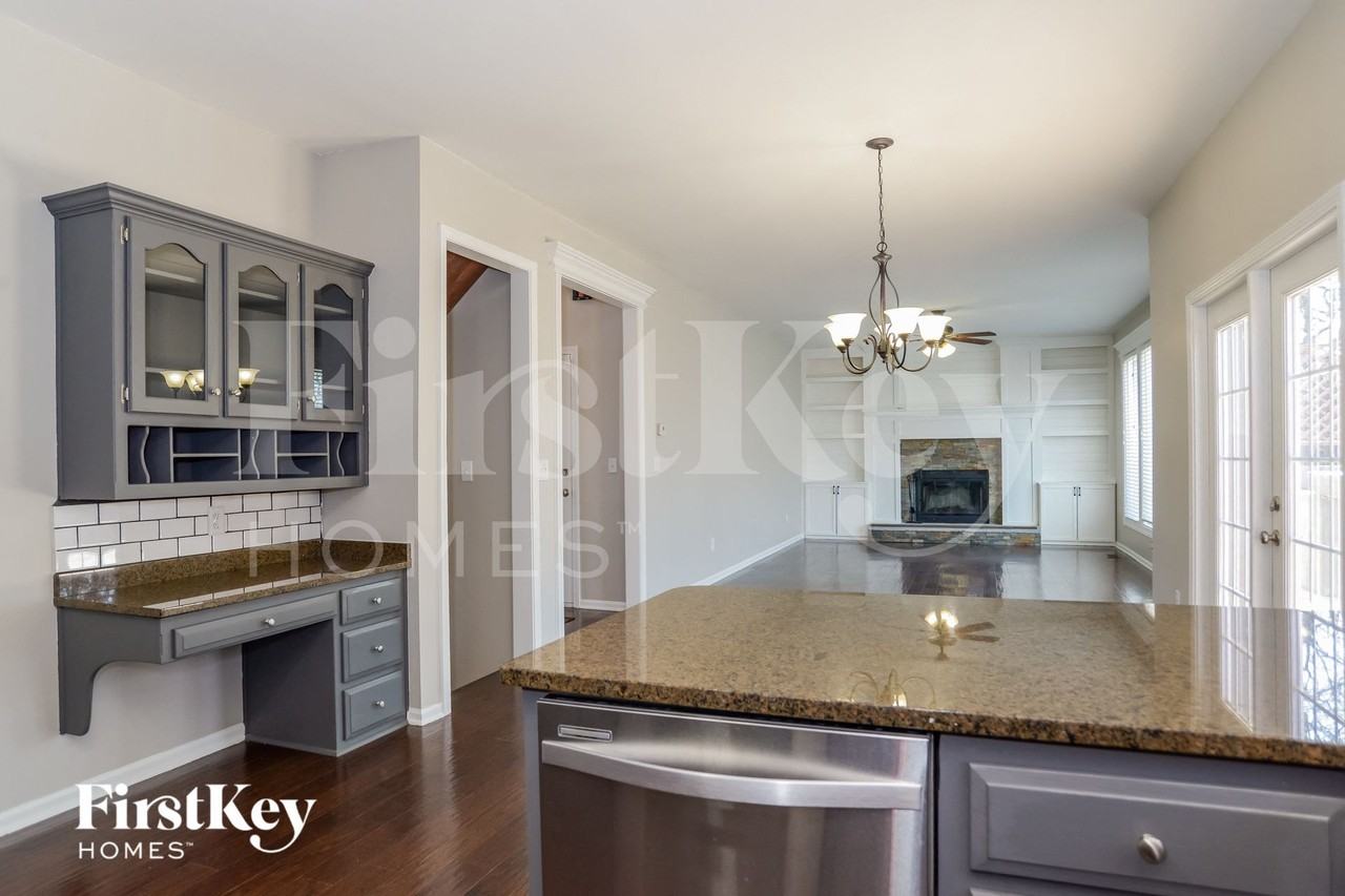 15688 S Downing Ct - Photo 6 of 15