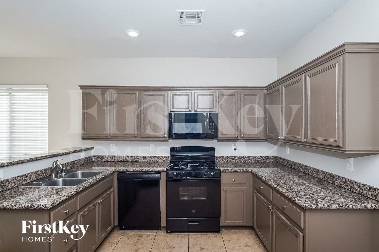 7486 Decoro St - Photo 7 of 15