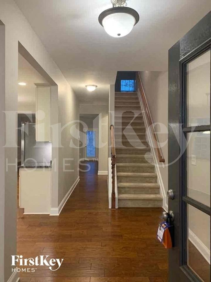 433 Melva Ln - Photo 2 of 16