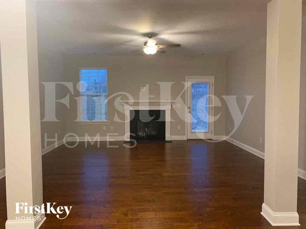 433 Melva Ln - Photo 4 of 16