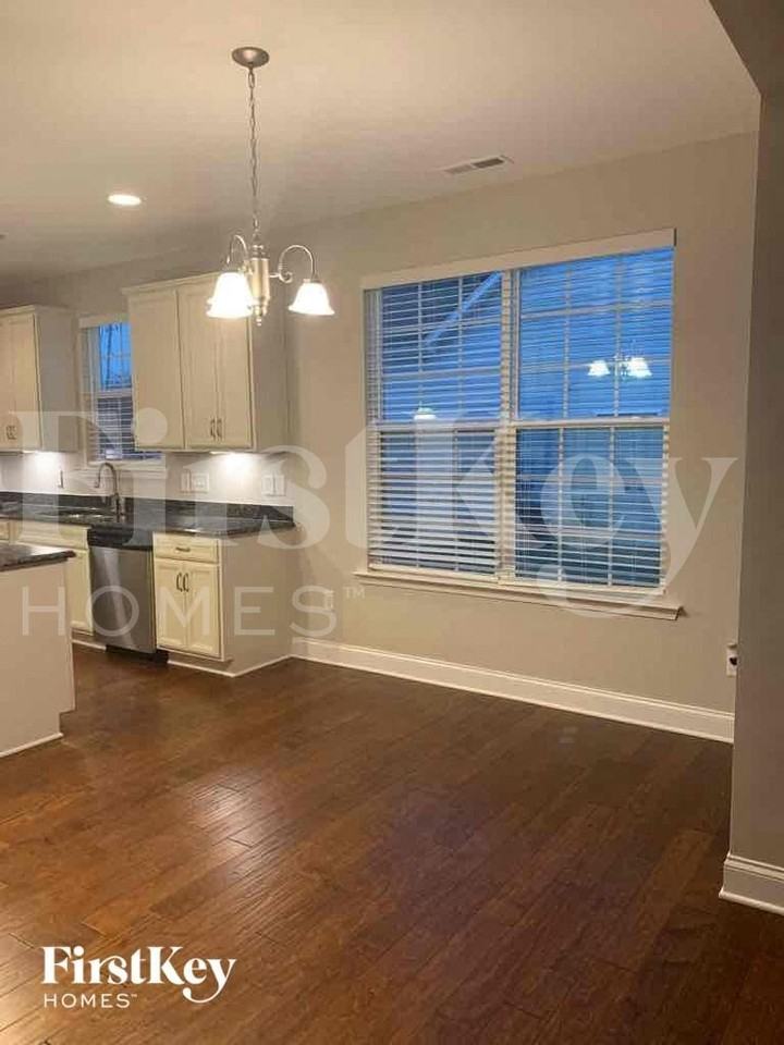 433 Melva Ln - Photo 5 of 16