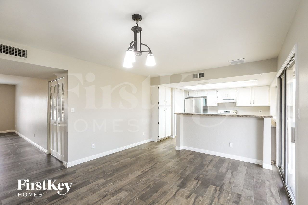 1302 W Kristal Way - Photo 6 of 15