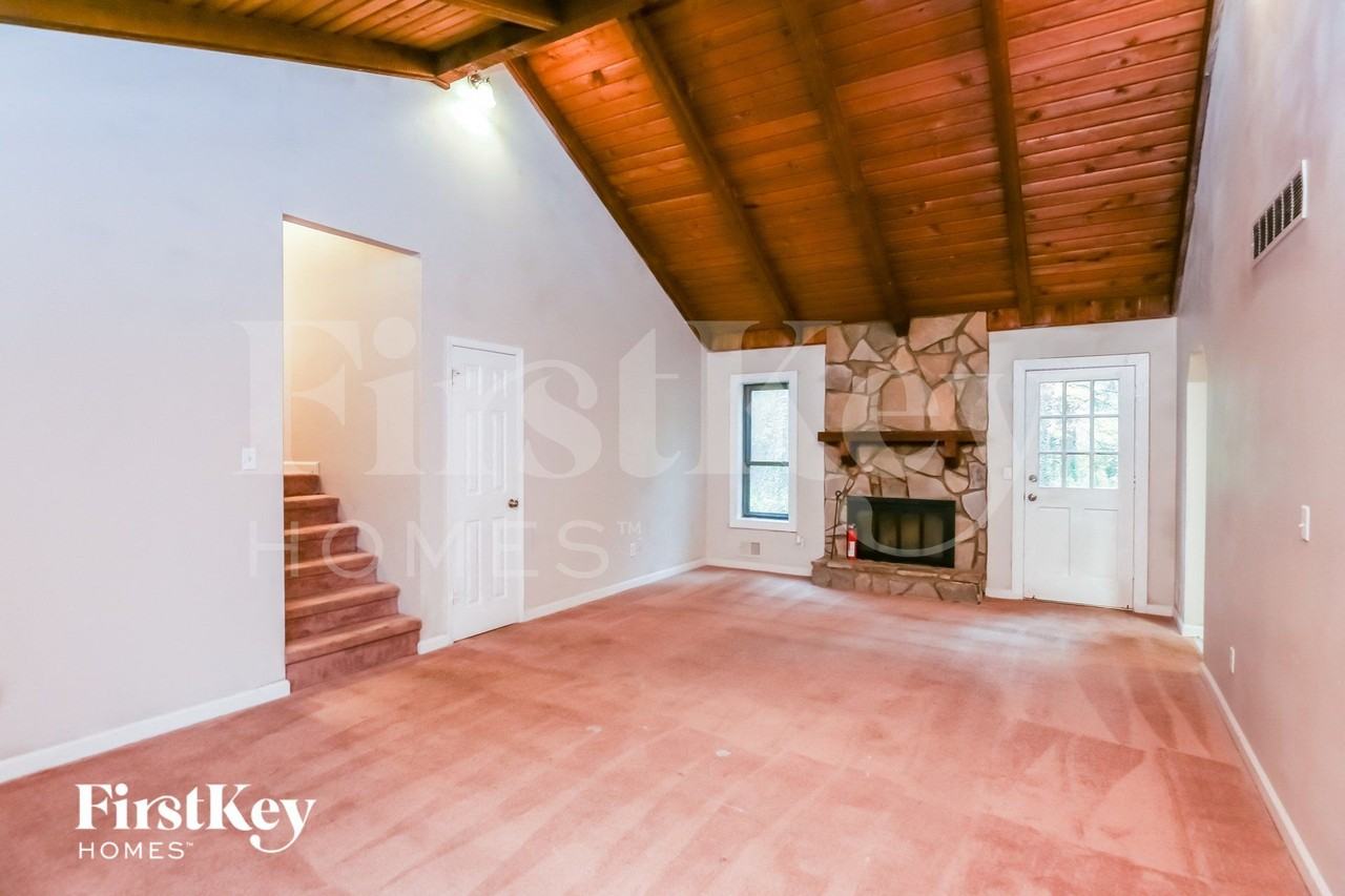 4949 Dana Dr Ne - Photo 4 of 15