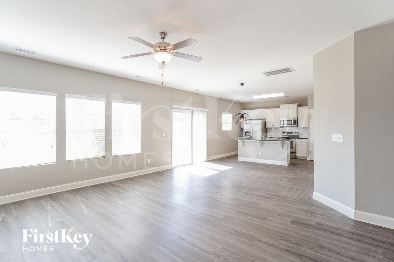 9221 Evans Creek Ct - Photo 2 of 16