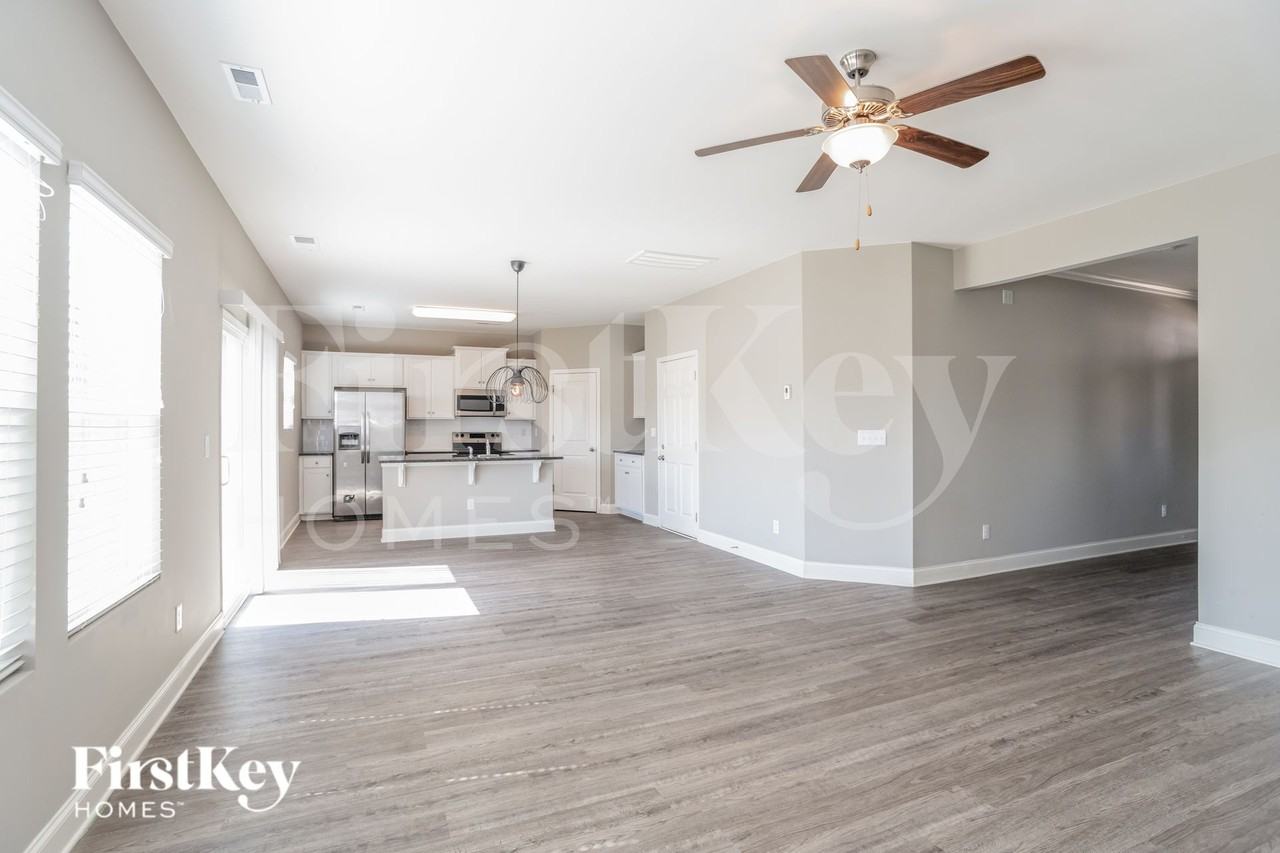 9221 Evans Creek Ct - Photo 3 of 16