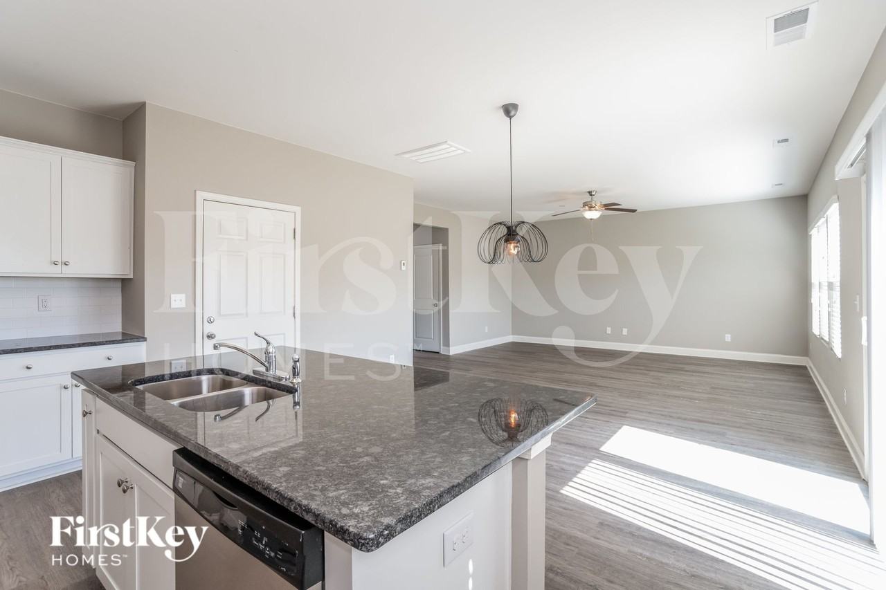 9221 Evans Creek Ct - Photo 5 of 16