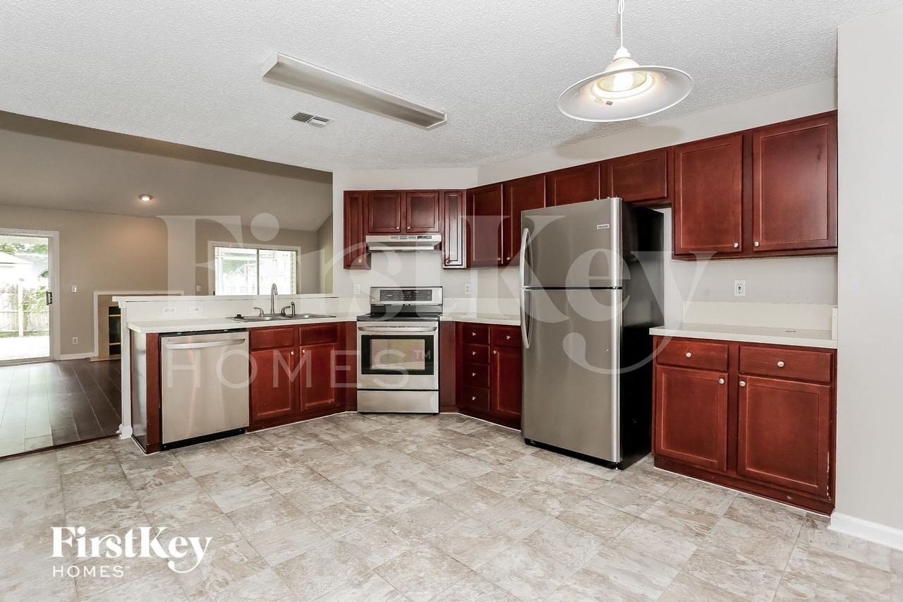 789 Hickory Lakes Dr E - Photo 7 of 15