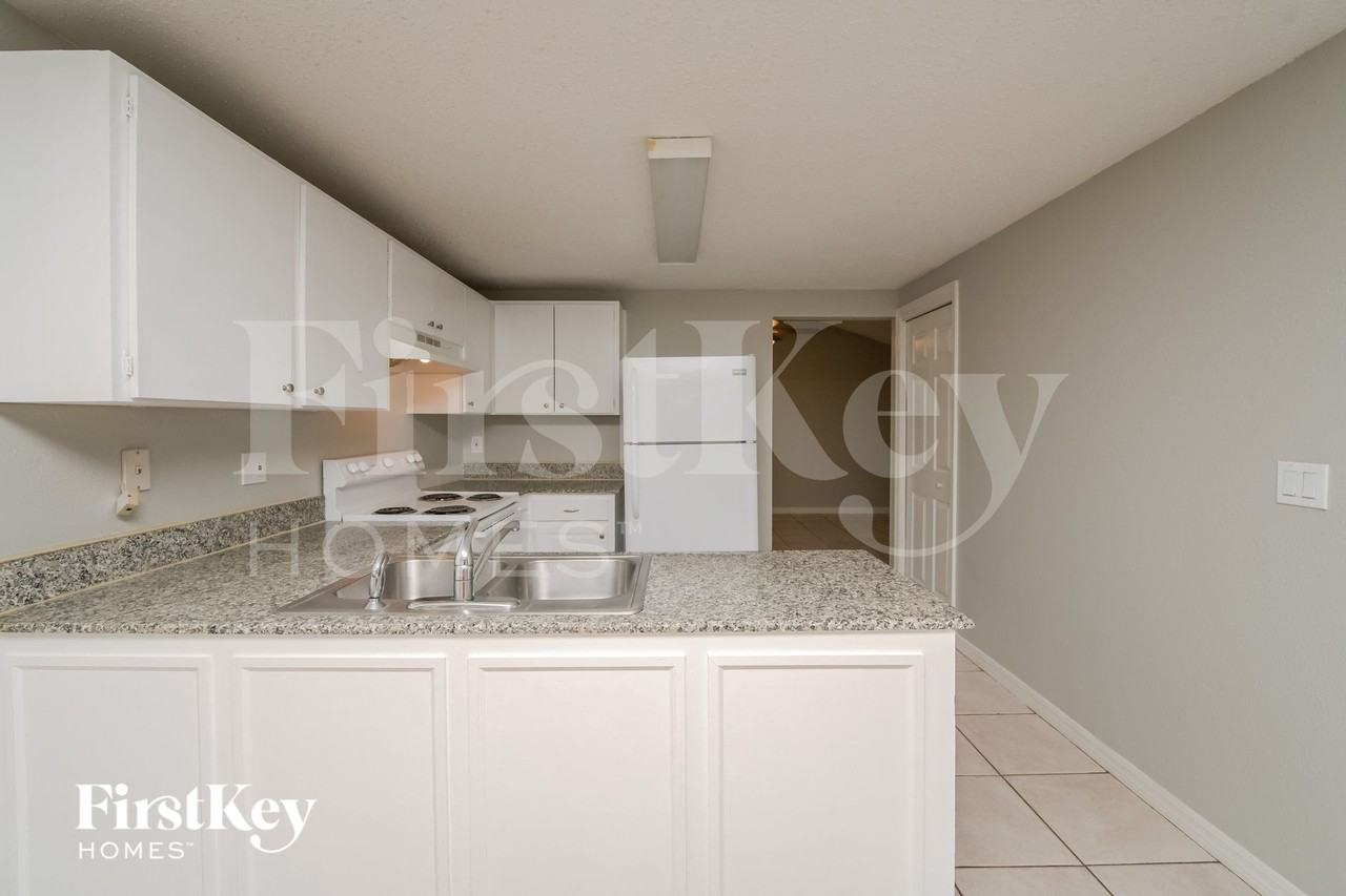 8509 Olympic Ct - Photo 7 of 15