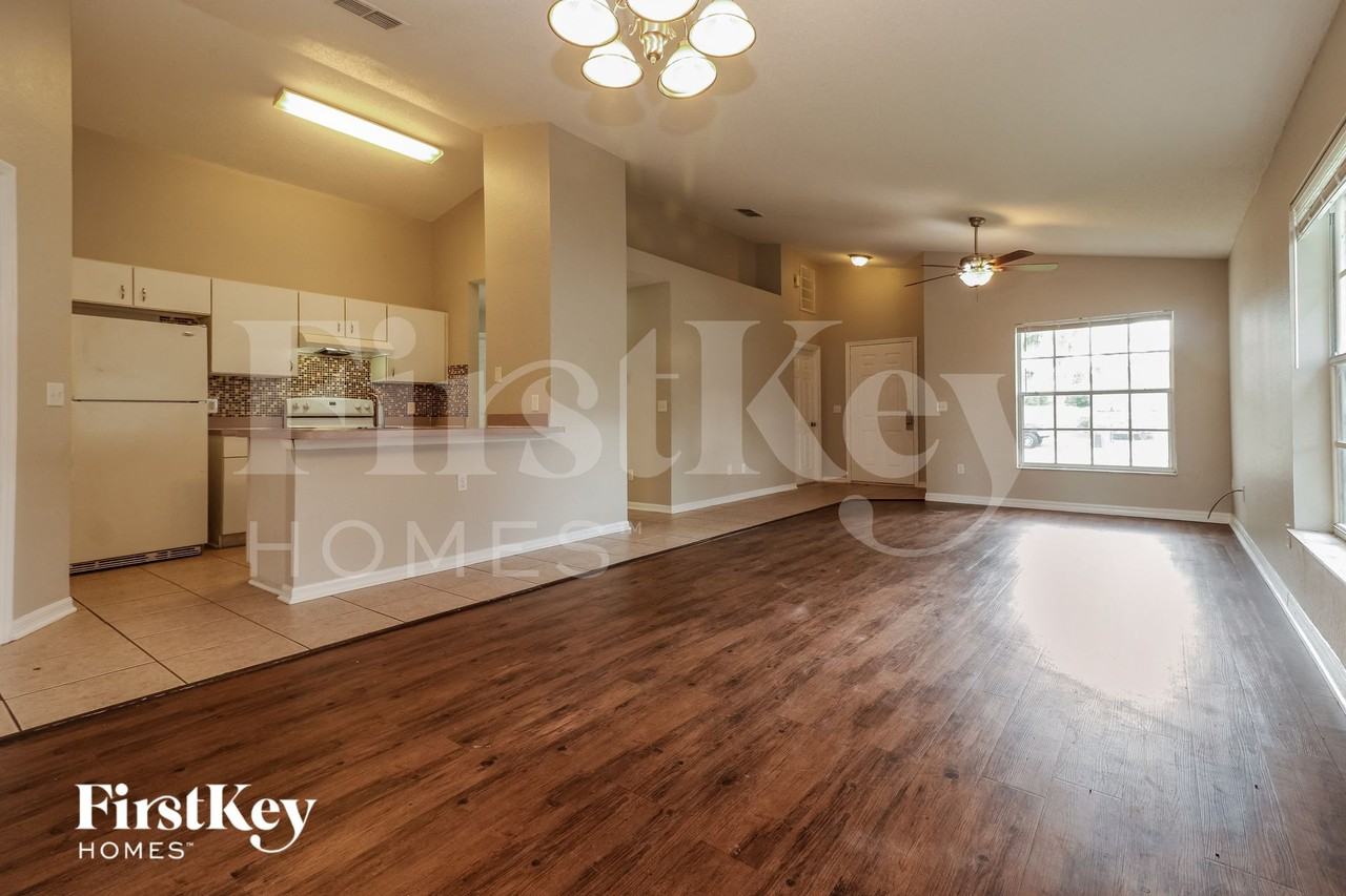 8006 Grand Pines Blvd - Photo 4 of 15