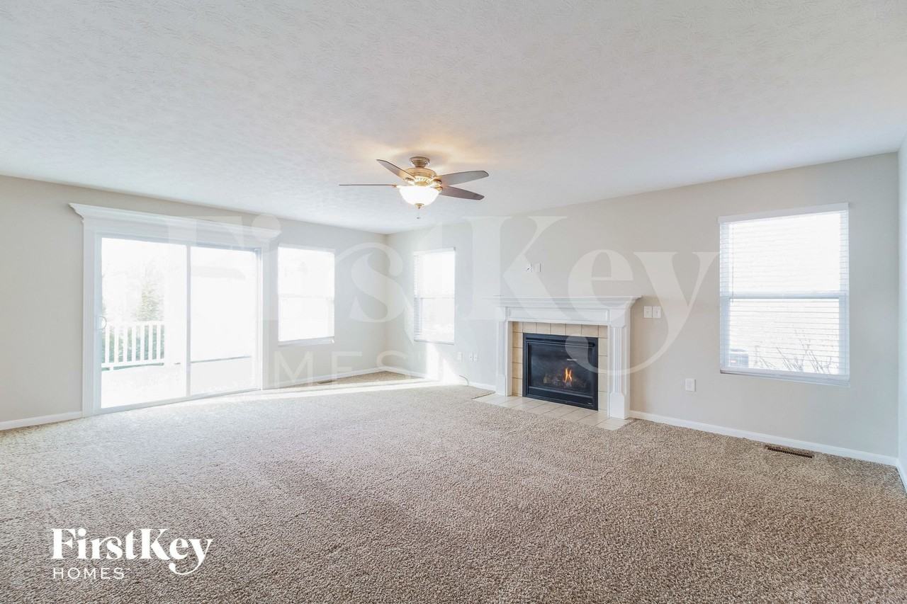 7567 Harmill Ct - Photo 3 of 15