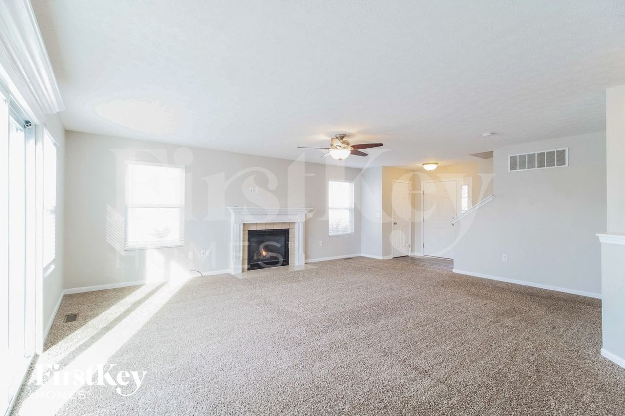 7567 Harmill Ct - Photo 4 of 15