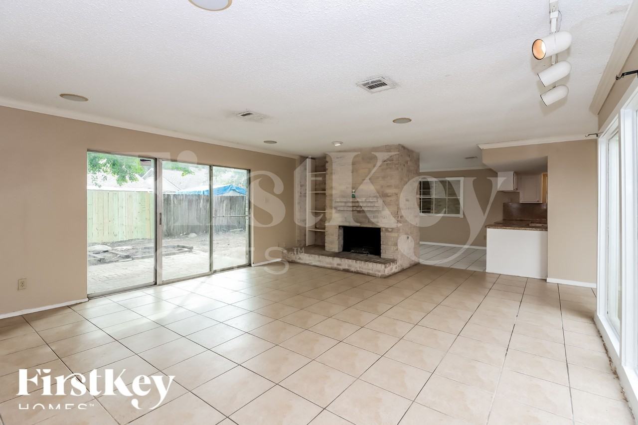 7431 Navidad Rd - Photo 3 of 18