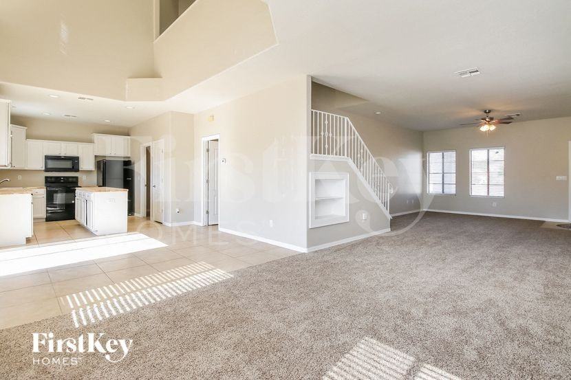 7111 N 27th Ln - Photo 3 of 15