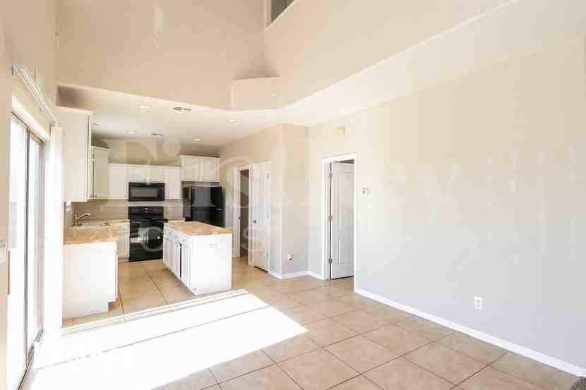 7111 N 27th Ln - Photo 4 of 15