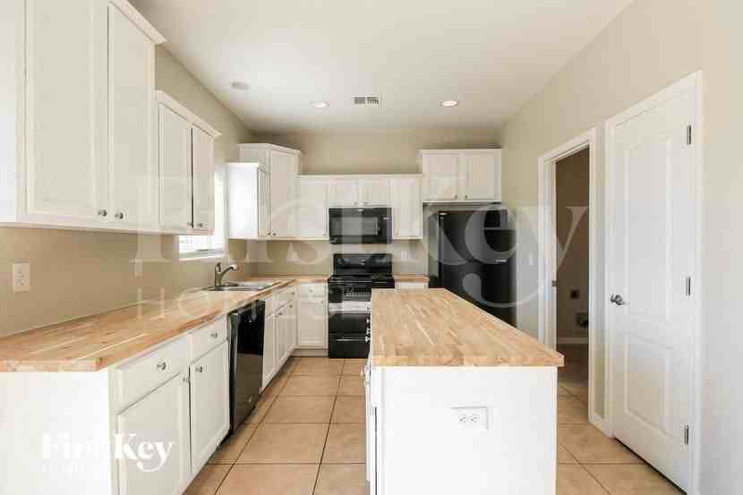 7111 N 27th Ln - Photo 5 of 15