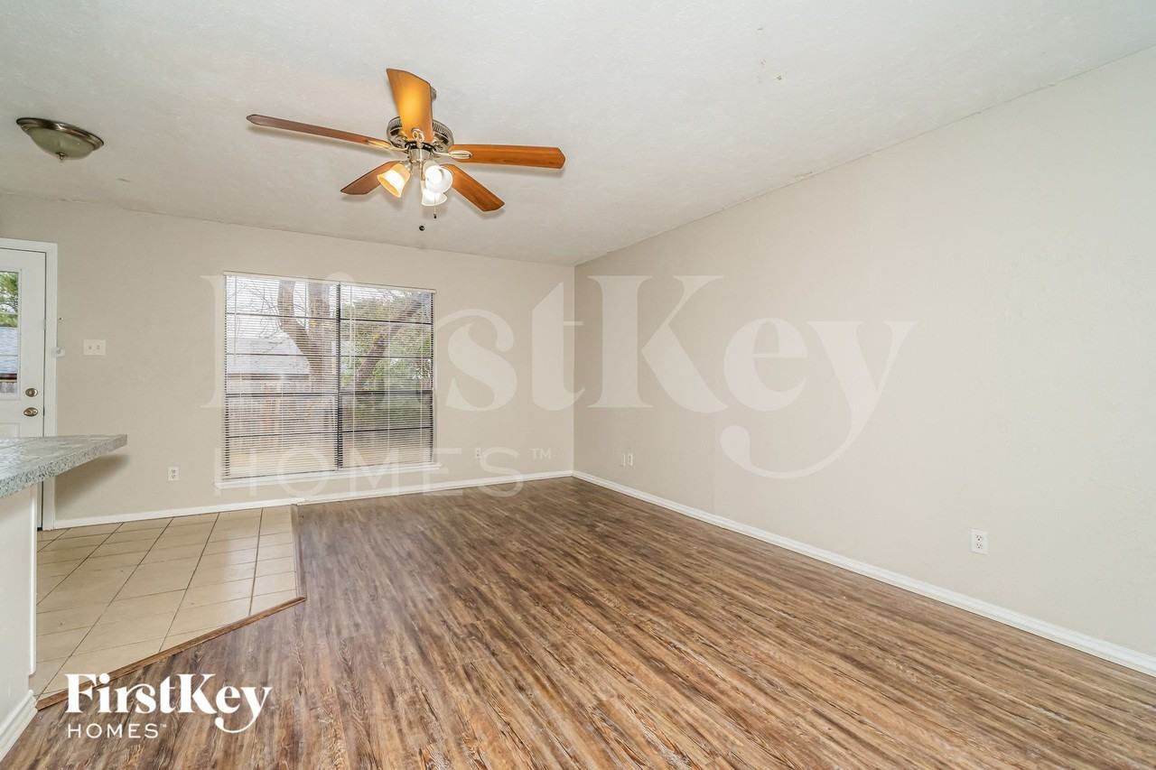 6403 Redwood Ln - Photo 2 of 15