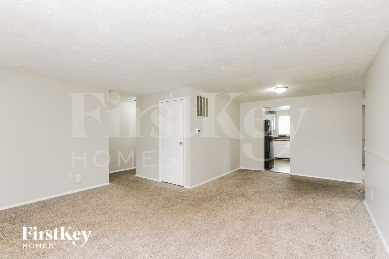 5901 Pemberly Dr - Photo 3 of 19