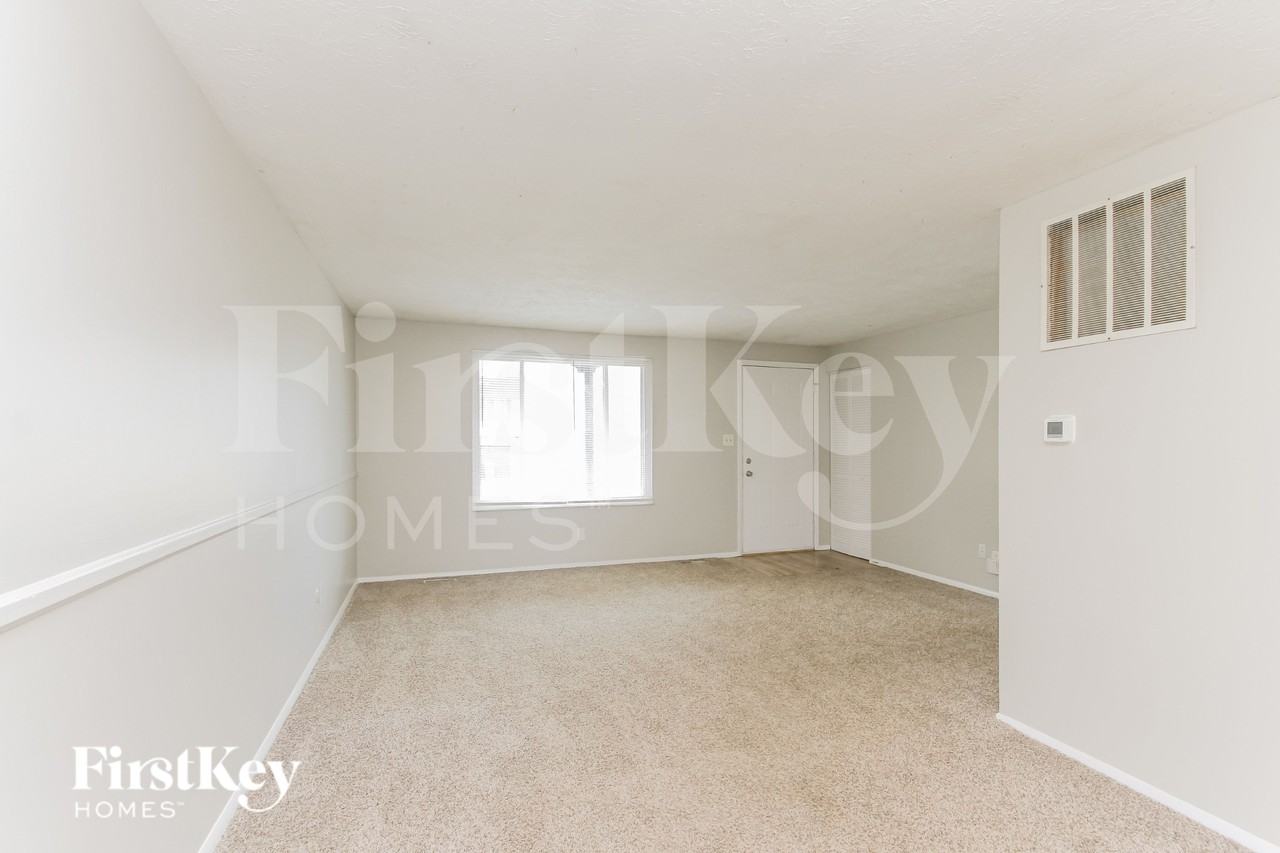 5901 Pemberly Dr - Photo 4 of 19