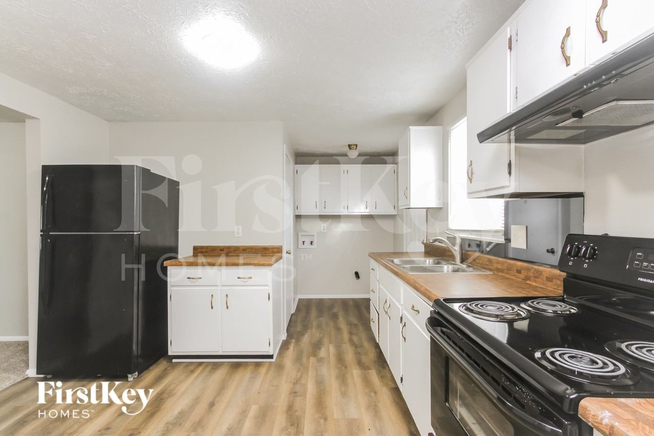 5901 Pemberly Dr - Photo 6 of 19