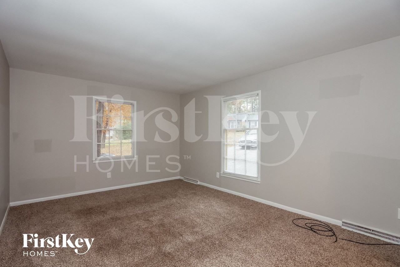 4901 Delivau Dr - Photo 3 of 14