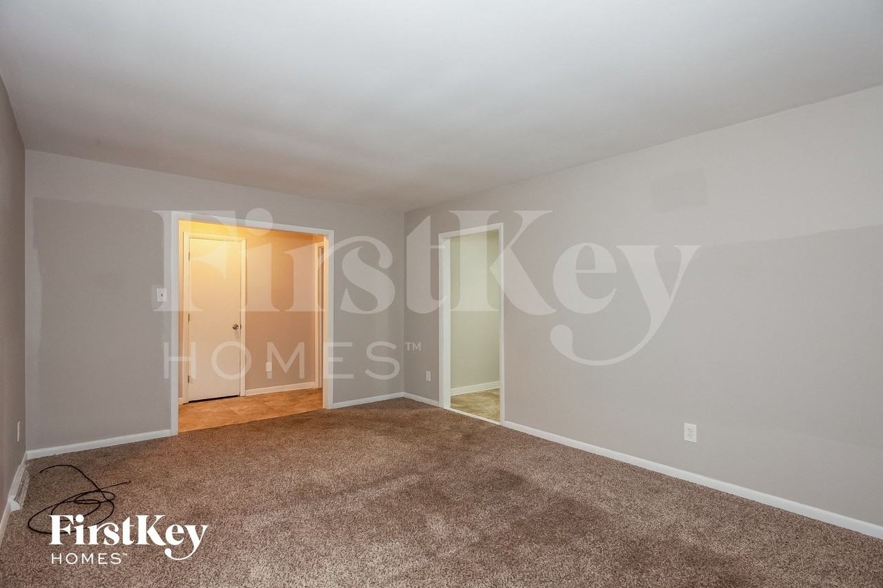 4901 Delivau Dr - Photo 4 of 14