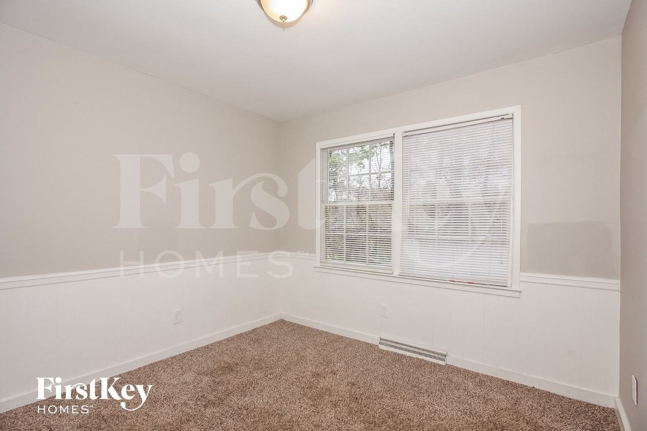 4901 Delivau Dr - Photo 5 of 14