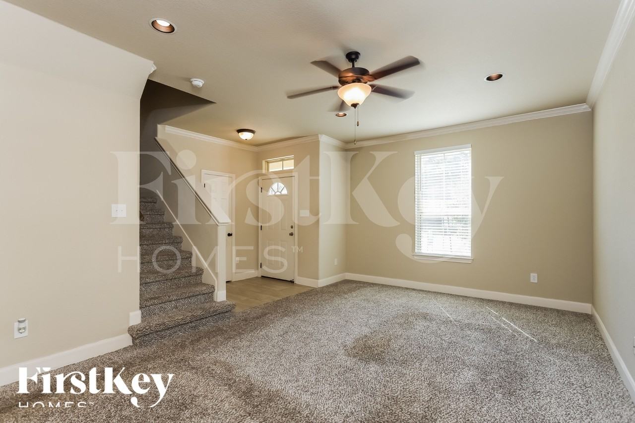 4011 Anton Dr - Photo 3 of 15