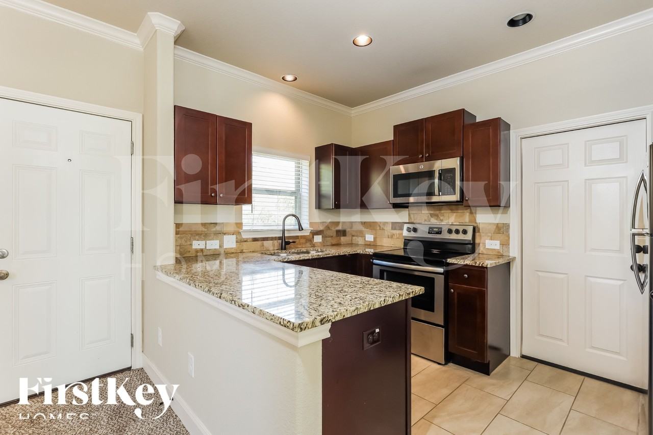 4011 Anton Dr - Photo 4 of 15