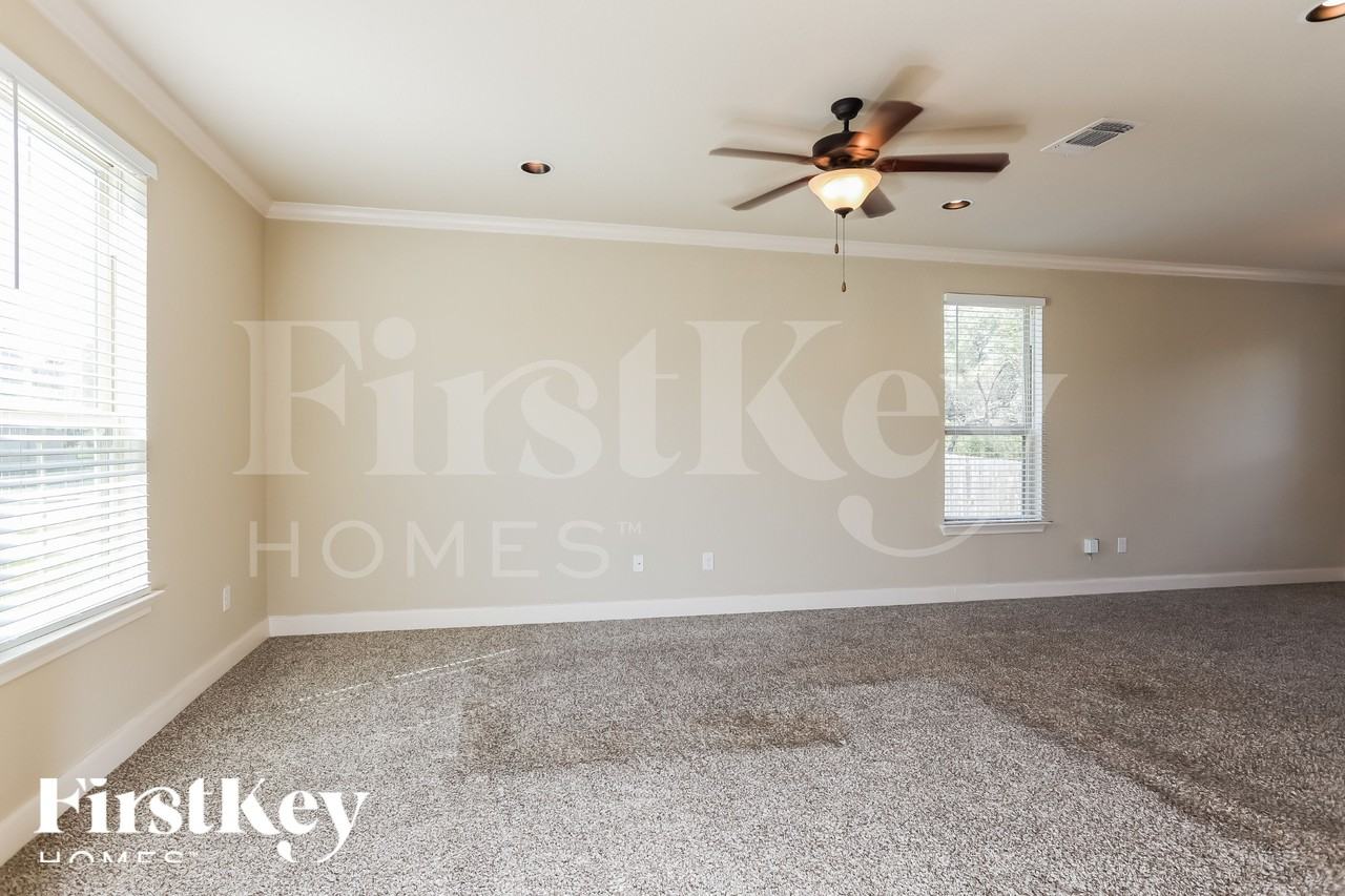 4011 Anton Dr - Photo 6 of 15