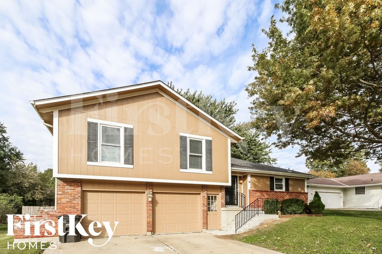 303 Monroe Ave - Photo 2 of 15