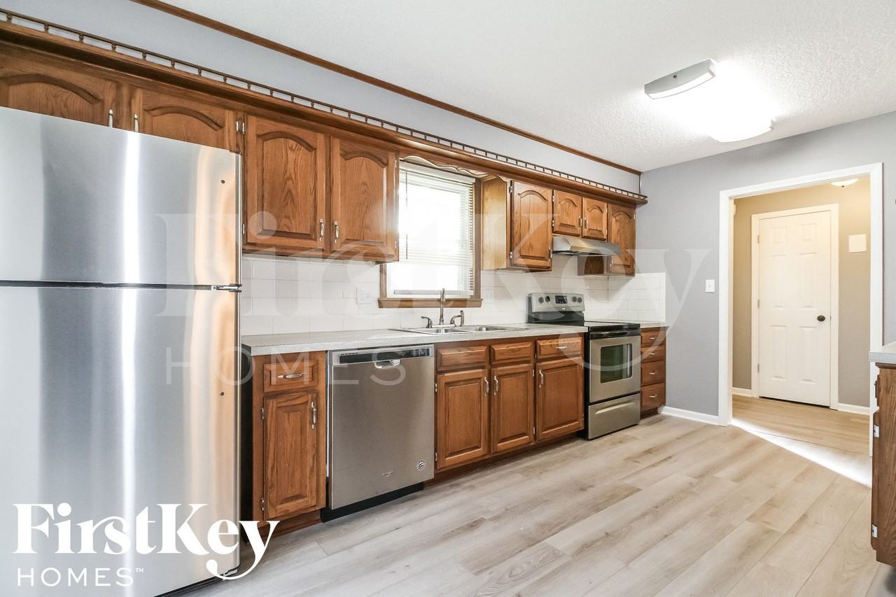 303 Monroe Ave - Photo 7 of 15