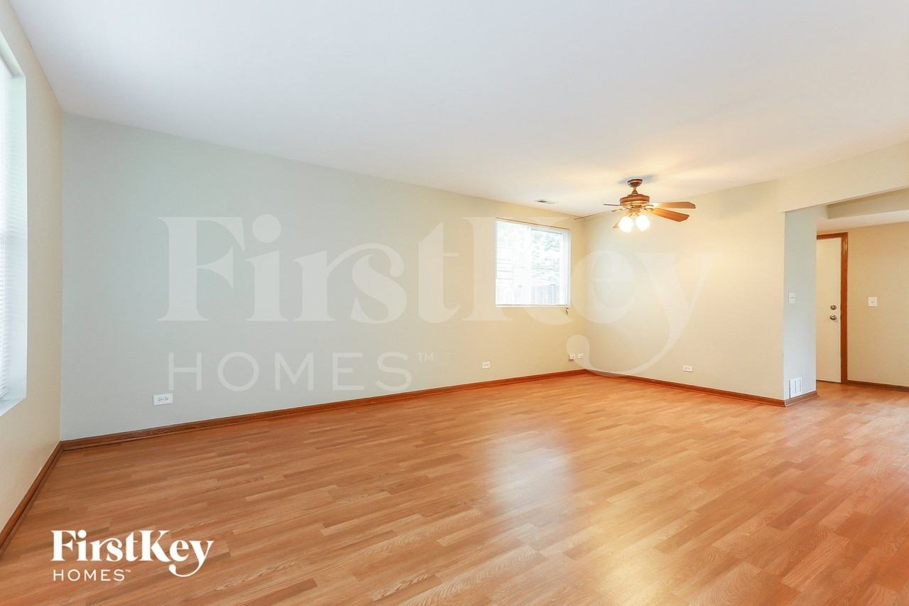 1662 Park Vista Ln - Photo 3 of 15