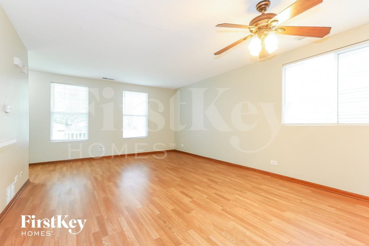 1662 Park Vista Ln - Photo 4 of 15