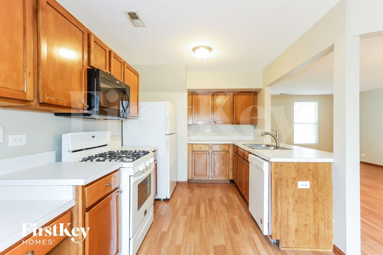 1662 Park Vista Ln - Photo 6 of 15