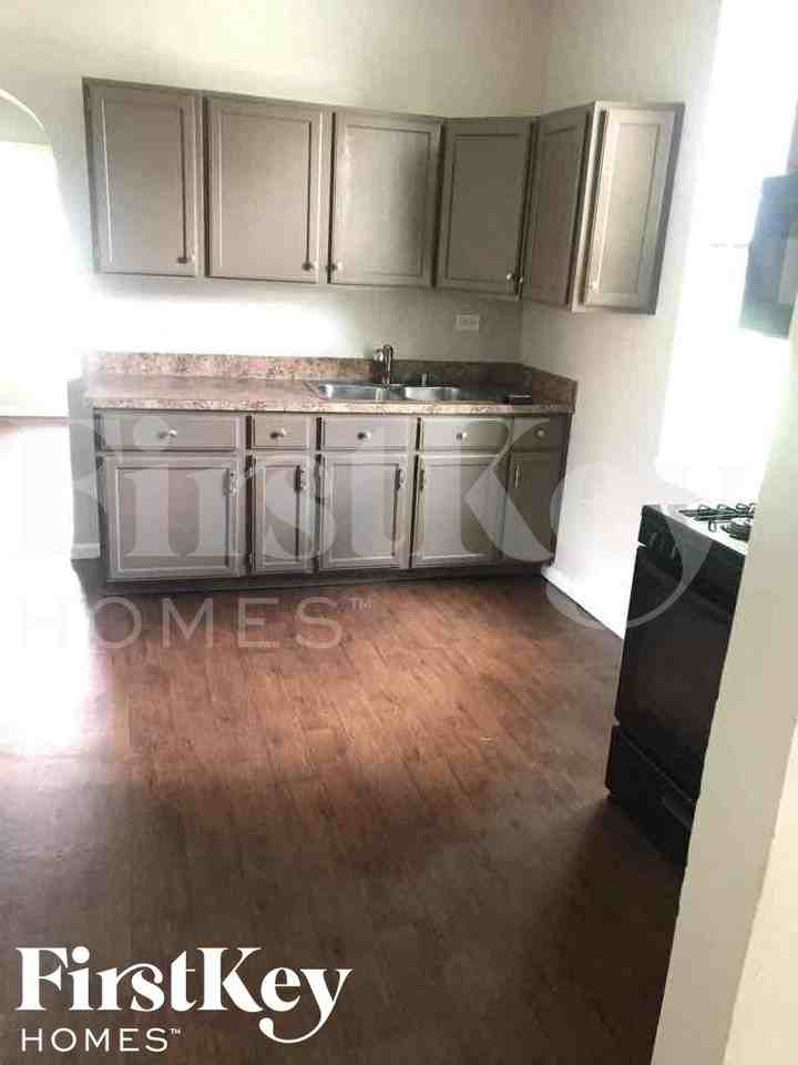 14522 S Short St - Photo 3 of 10