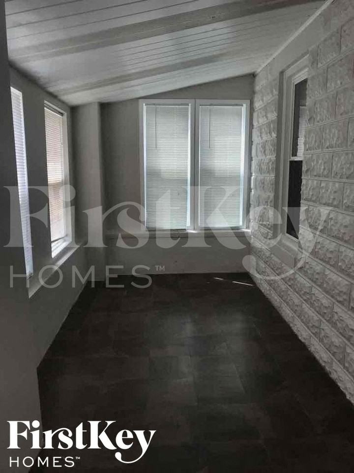 14522 S Short St - Photo 4 of 10