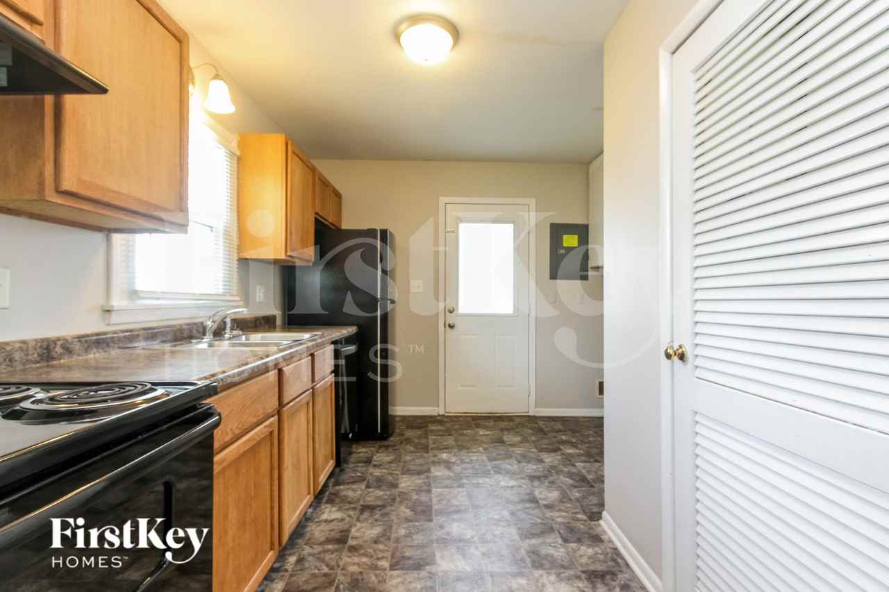 1425 Western Dr - Photo 5 of 15