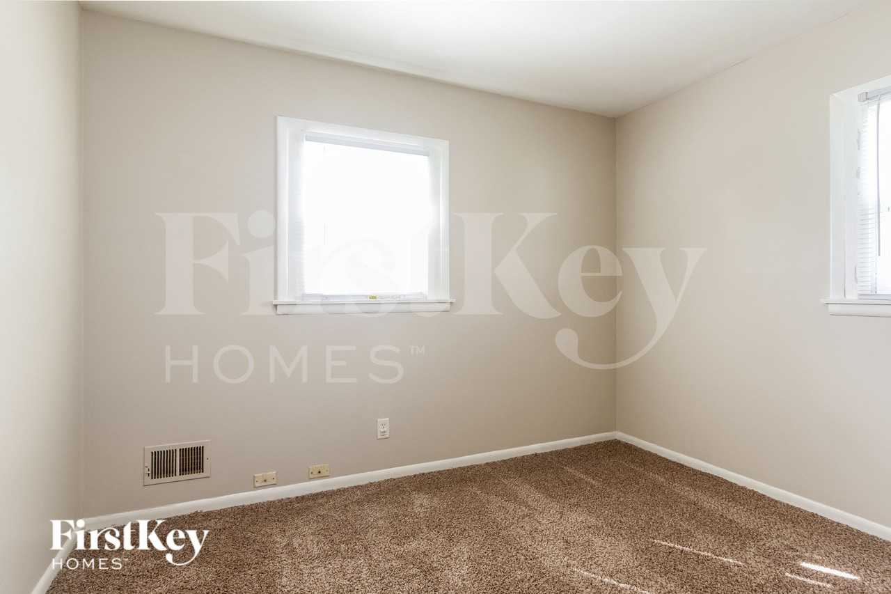 1425 Western Dr - Photo 7 of 15