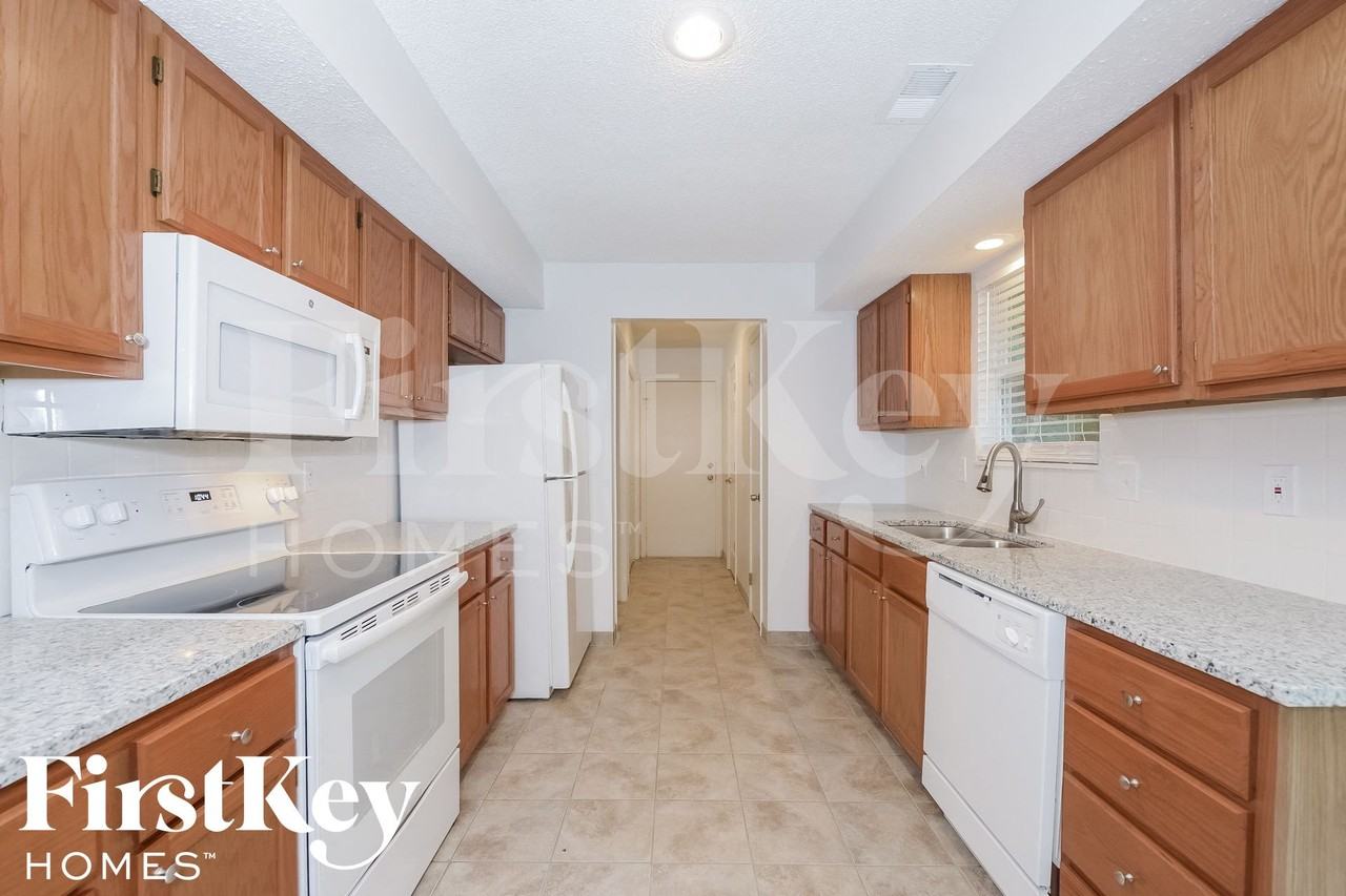 14128 S Summertree Ln - Photo 5 of 15