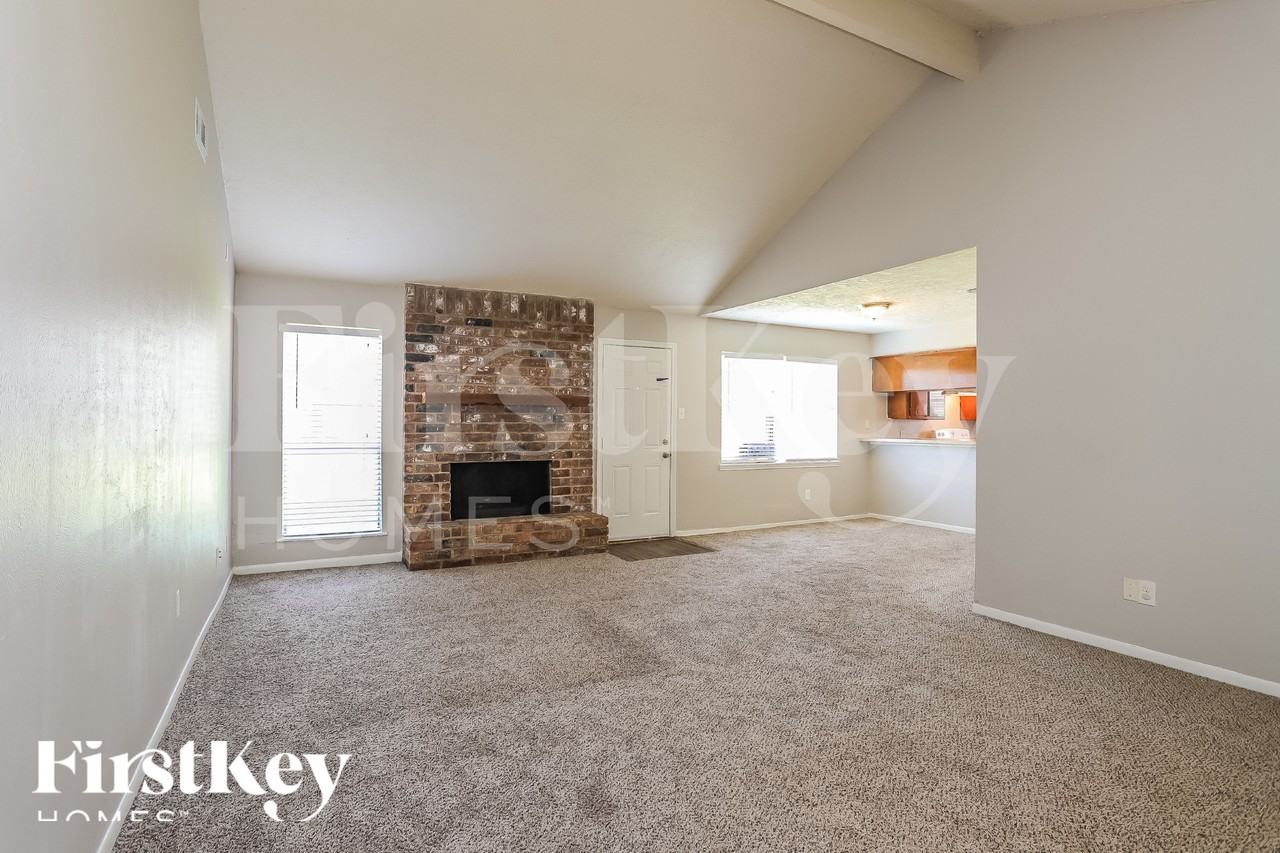 13285 Lake Breeze Ln - Photo 3 of 19