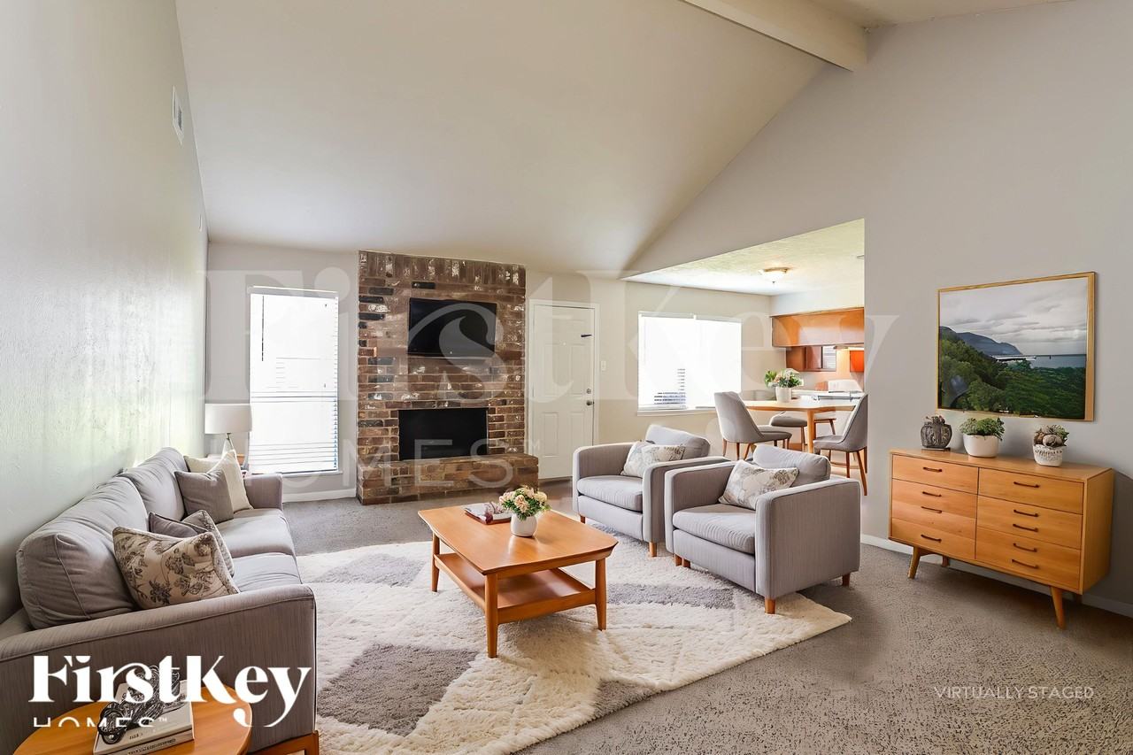 13285 Lake Breeze Ln - Photo 4 of 19