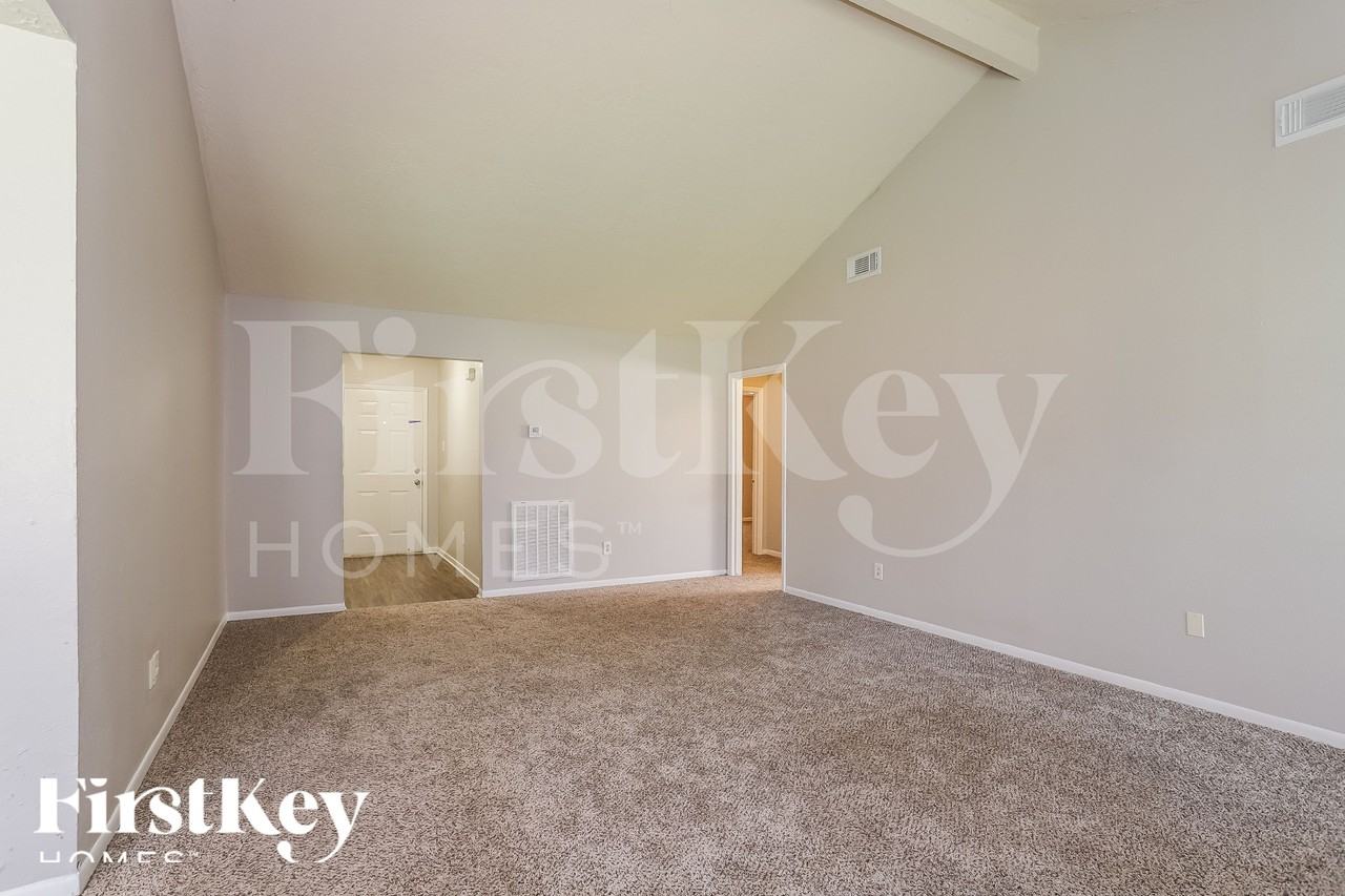 13285 Lake Breeze Ln - Photo 6 of 19