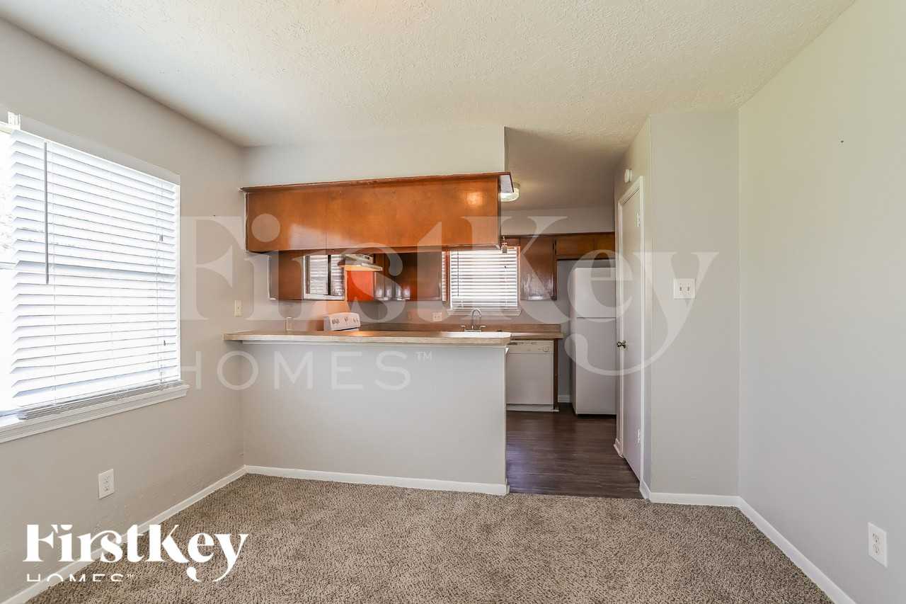 13285 Lake Breeze Ln - Photo 7 of 19