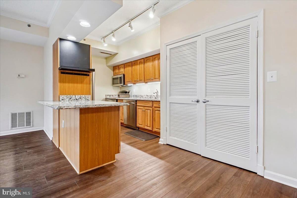 1211 S Eads St ##602 - Photo 5 of 50