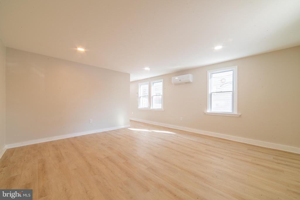 115 N Delancy Pl - Photo 2 of 9