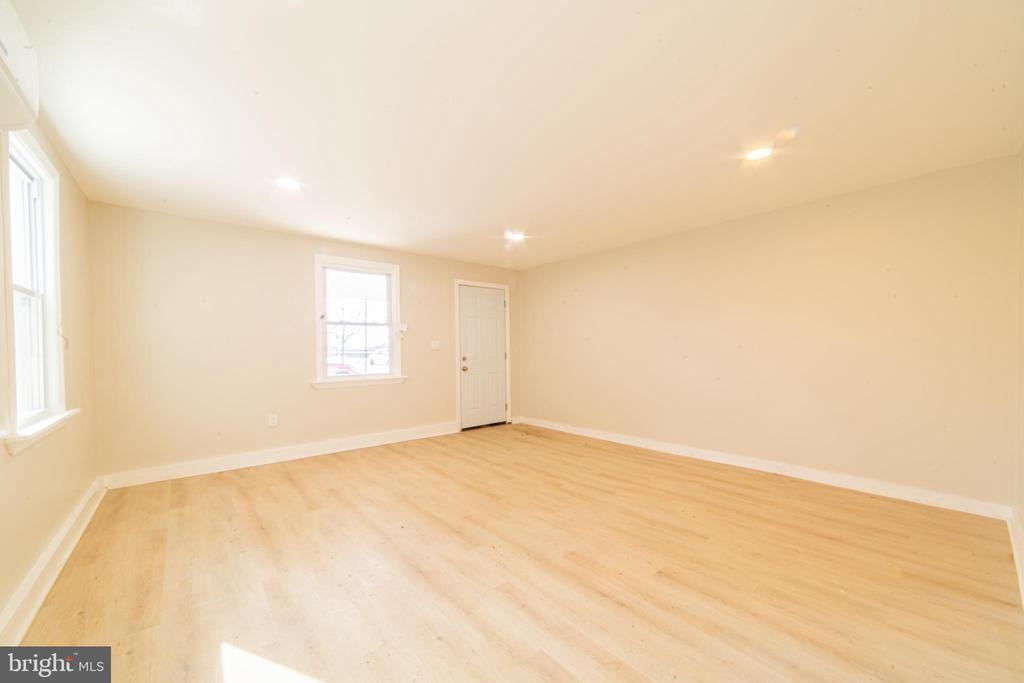 115 N Delancy Pl - Photo 3 of 9