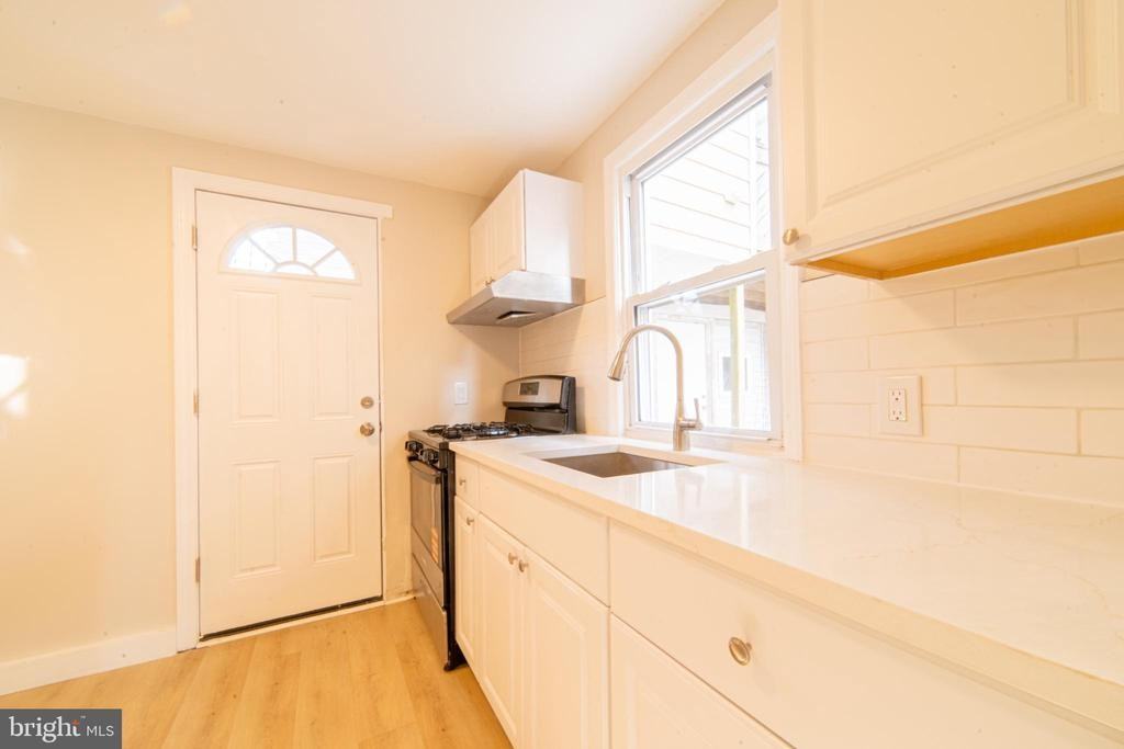 115 N Delancy Pl - Photo 4 of 9