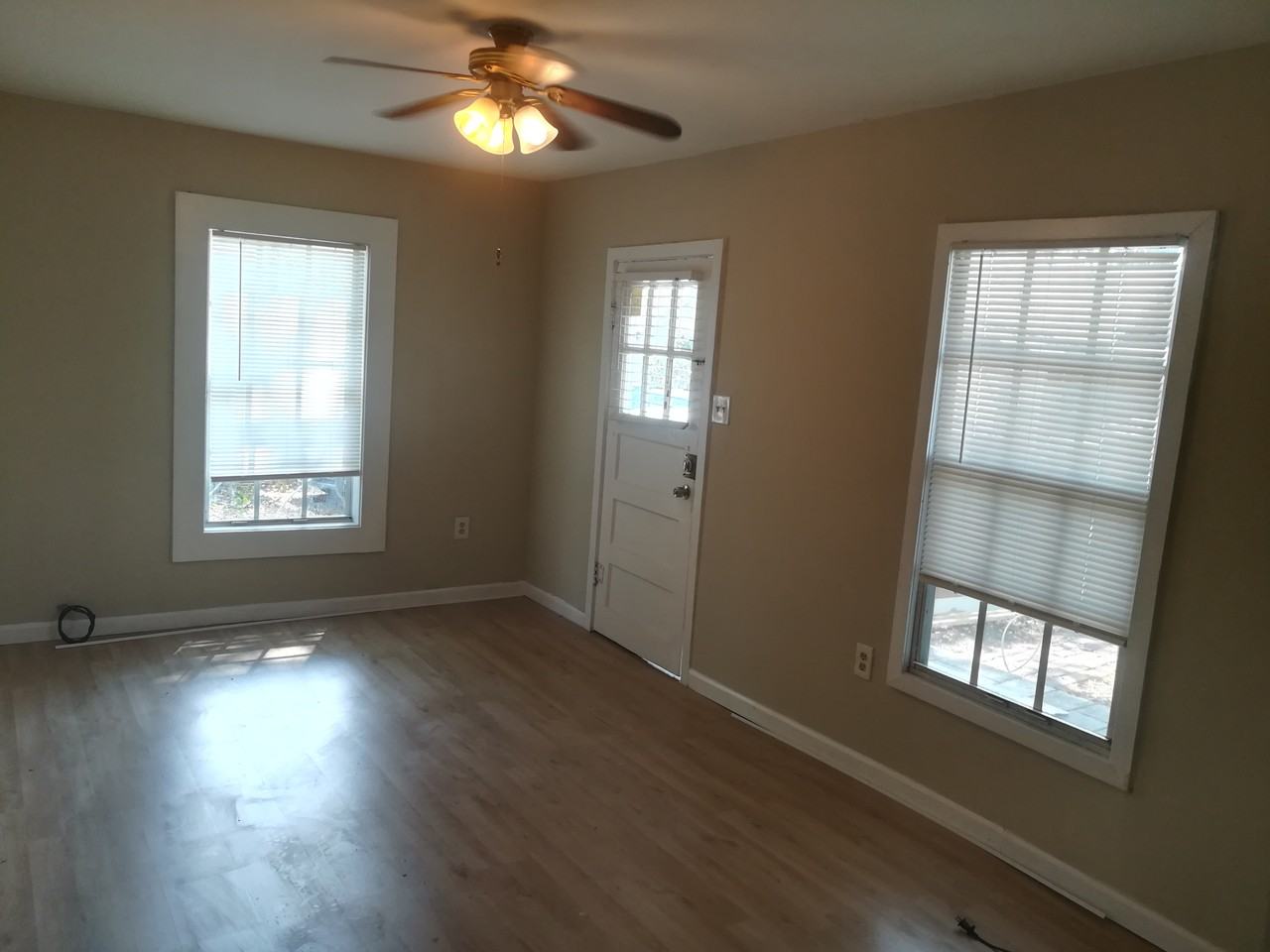 1411 Woodward St - Photo 3 of 10