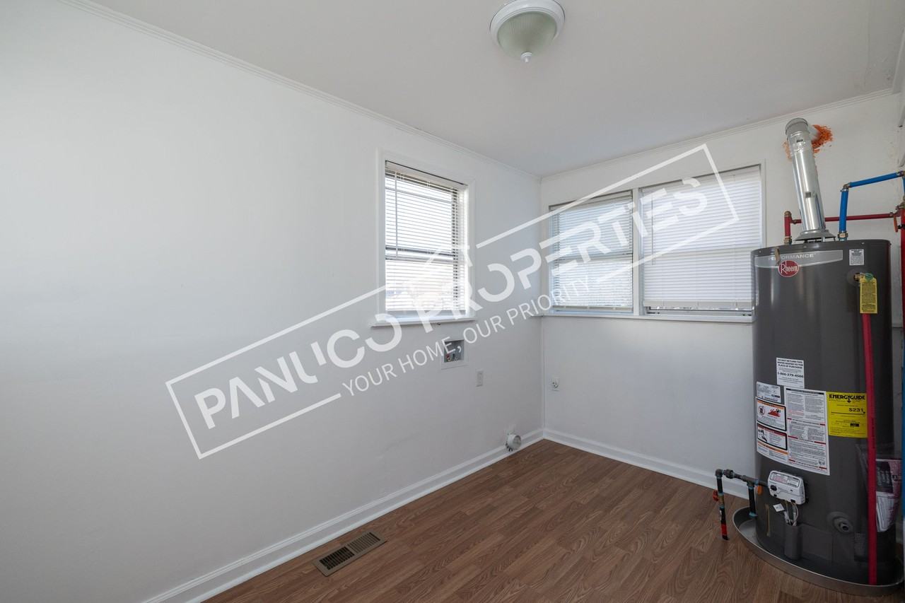 322 Moir St - Photo 4 of 25