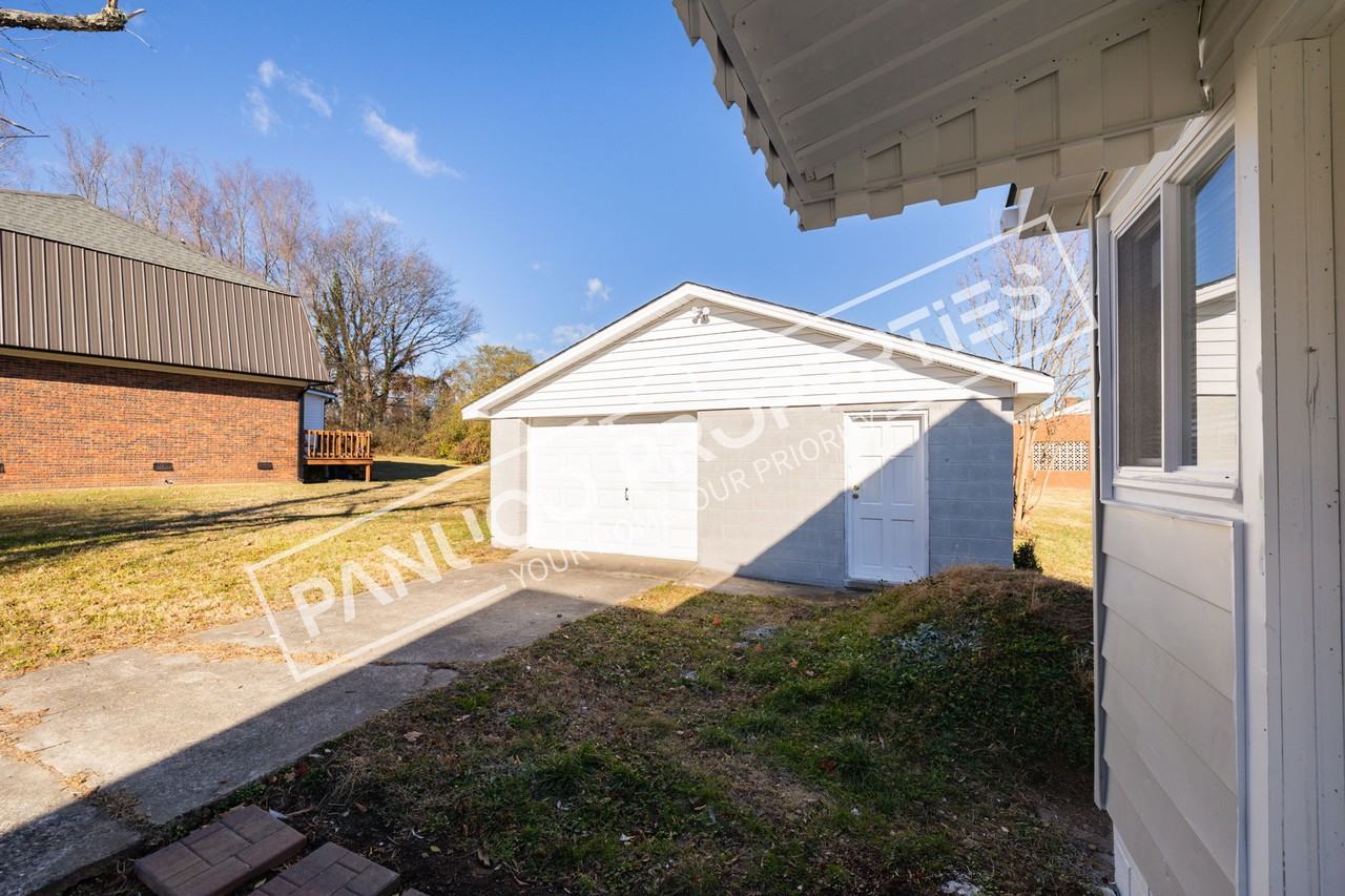 322 Moir St - Photo 5 of 25